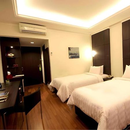 Bentani Hotel & Residence 치레본 외부 사진