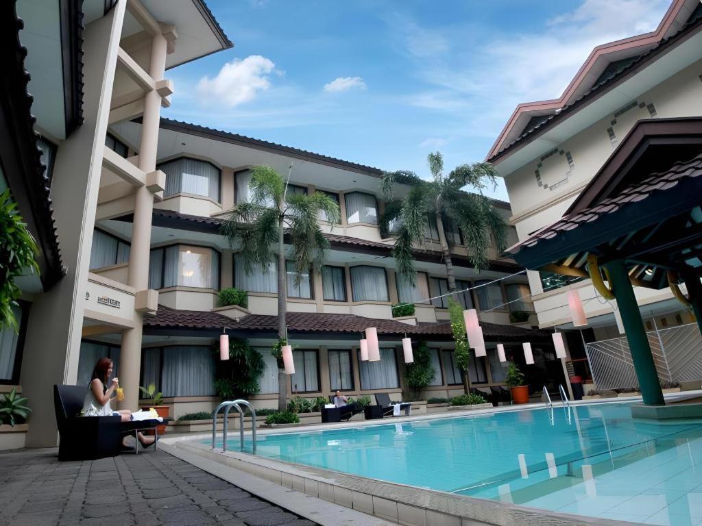 Bentani Hotel & Residence 치레본 외부 사진