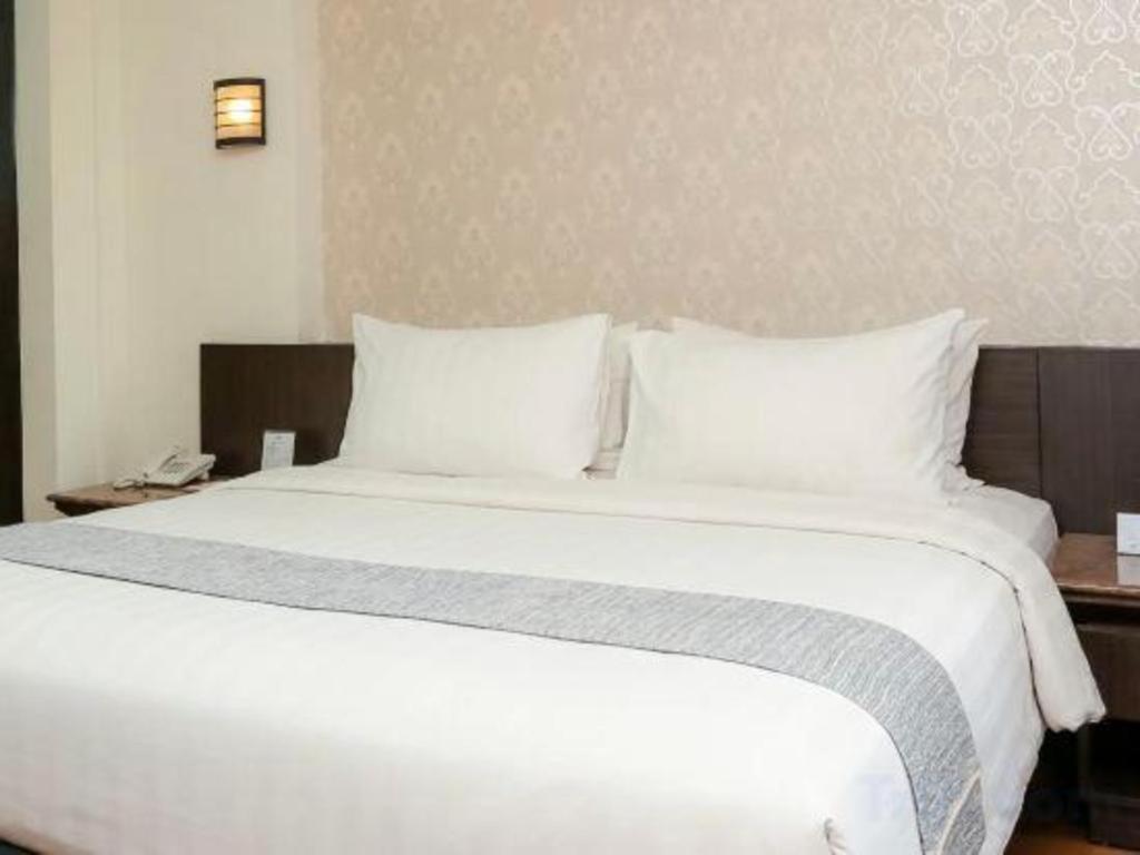 Bentani Hotel & Residence 치레본 외부 사진