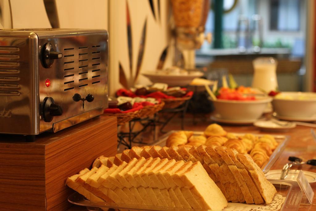 Bentani Hotel & Residence 치레본 외부 사진
