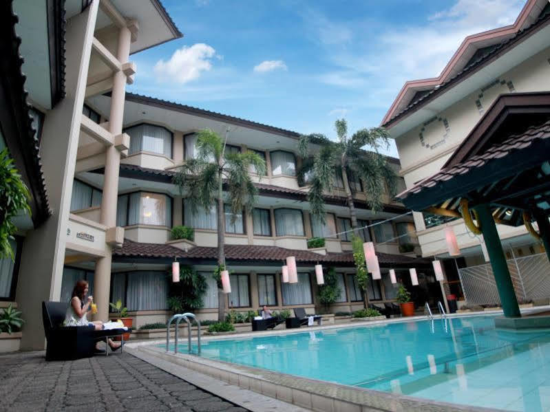 Bentani Hotel & Residence 치레본 외부 사진
