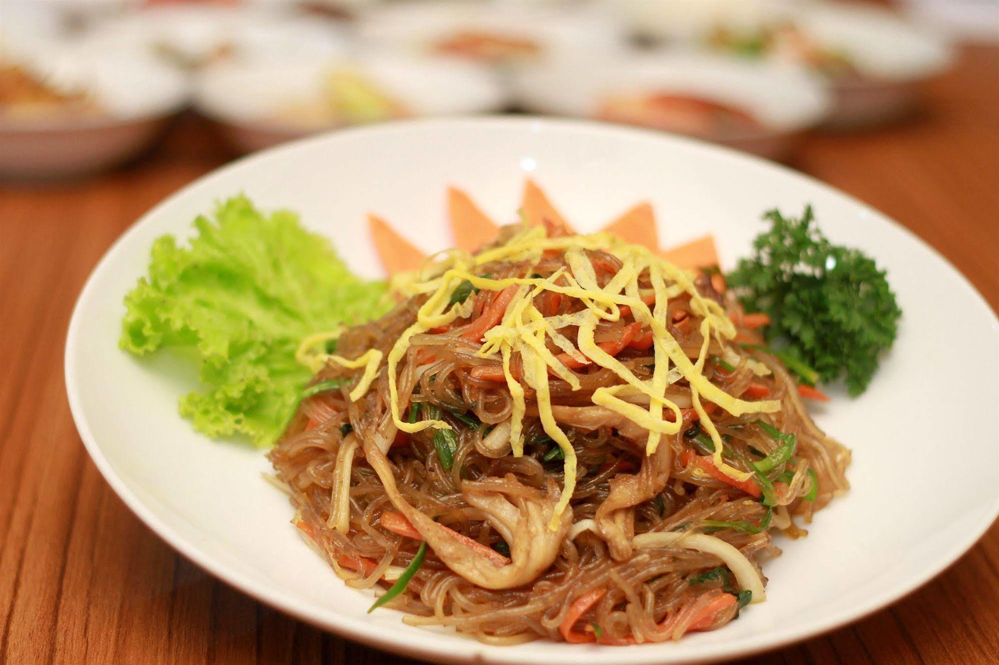 Bentani Hotel & Residence 치레본 외부 사진
