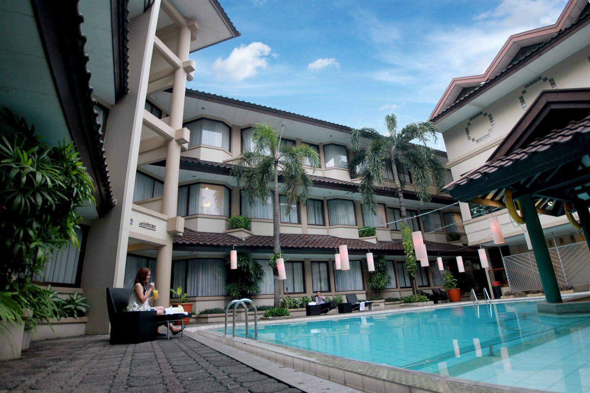 Bentani Hotel & Residence 치레본 외부 사진