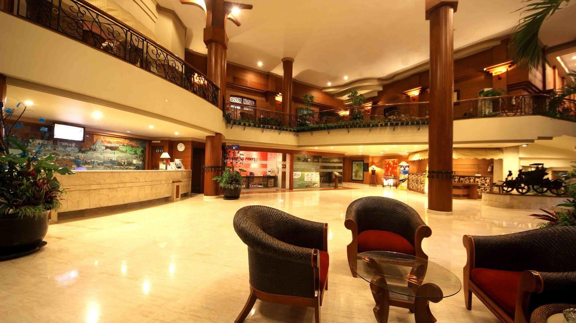 Bentani Hotel & Residence 치레본 외부 사진