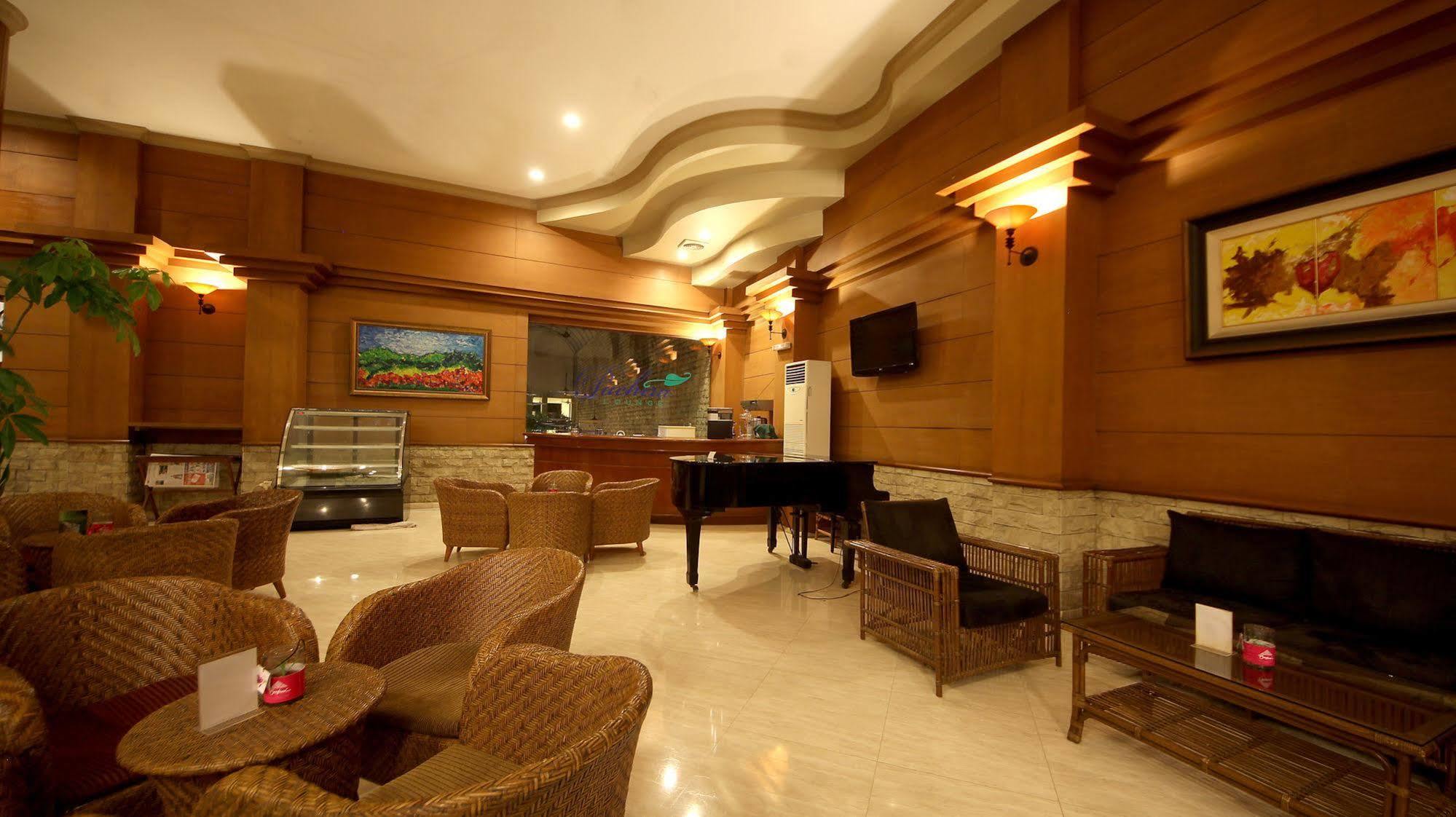 Bentani Hotel & Residence 치레본 외부 사진